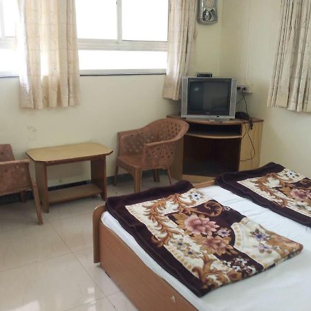 Sarang Lodging & Boarding Villa Satara Ngoại thất bức ảnh