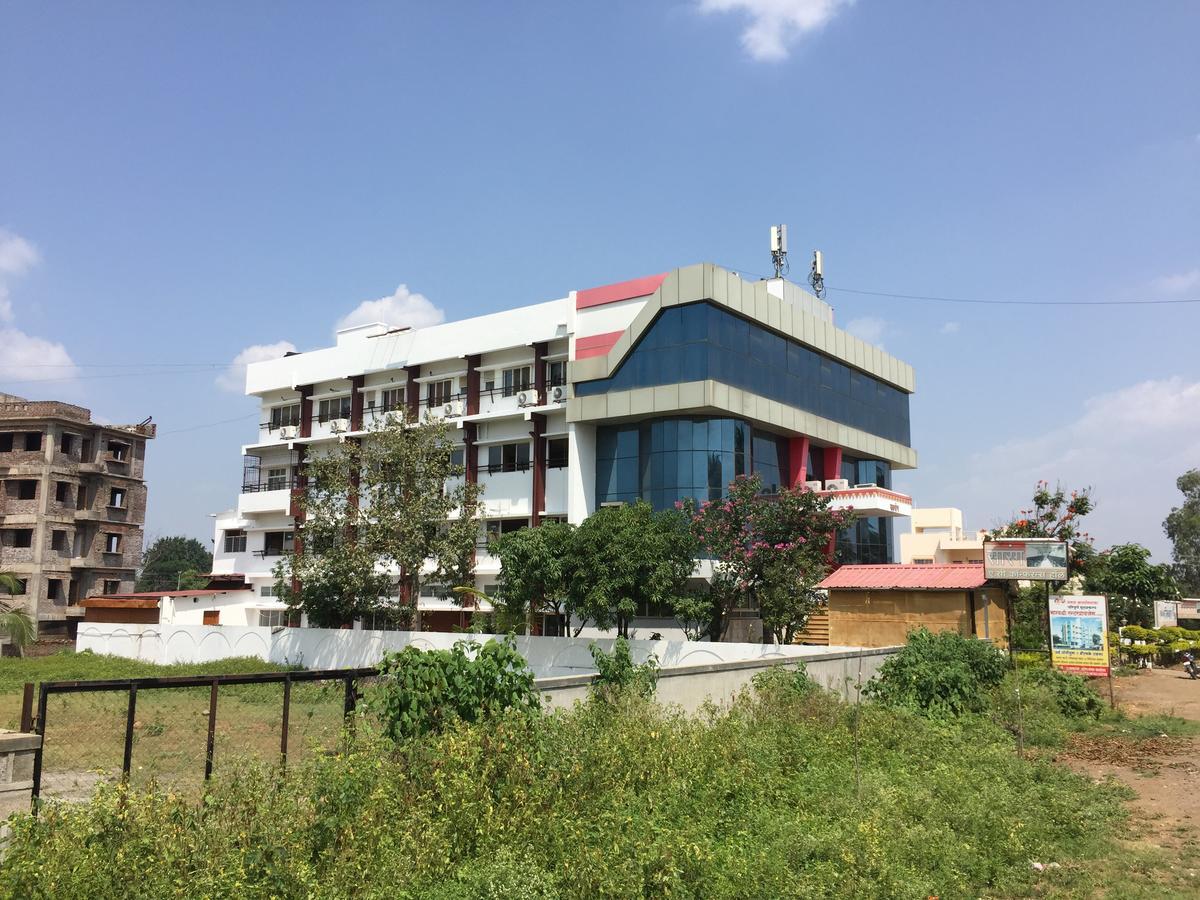 Sarang Lodging & Boarding Villa Satara Ngoại thất bức ảnh