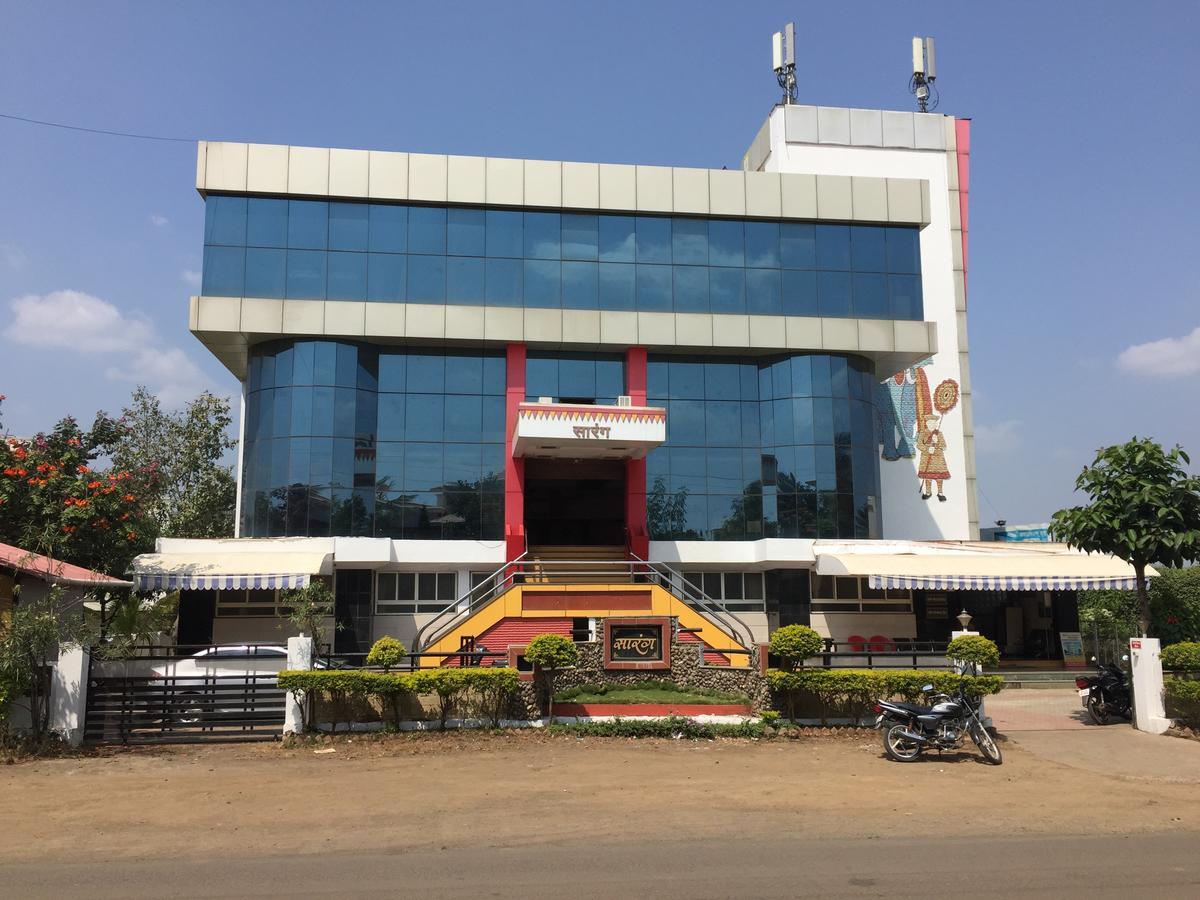 Sarang Lodging & Boarding Villa Satara Ngoại thất bức ảnh